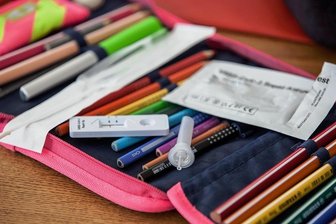 Teilöffnung bringt Grundschulen in Mittelsachsen an ihre Grenzen - Ab Donnerstag wird es in Mittelsachsens Schulen wieder bunt, die Schüler kehren in den Präsenzunterricht zurück. Doch wegen des Organisationsaufwands sehen manche Schulleiter schwarz.