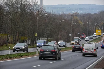 Teilstück des Chemnitzer Südrings wird saniert - sechs Wochen Bauzeit angekündigt - Das Bild zeigt den Südring. Zwischen Helbersdorfer und Markersdorfer Straße soll er saniert werden.
