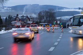 Teilweise Sperrung der B 95 im Erzgebirge: Verkehr rollt nur in eine Richtung - Die B 95 ist ab Annaberg-Buchholz in einem Abschnitt nur als Einbahnstraße befahrbar.
