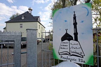 Teilweise vom Verfassungsschutz beobachtet: Islam-Gemeinden planen Moscheen in Chemnitz, Zwickau, Dresden und Leipzig - Noch versammelt sich die vom Verfassungsschutz beobachtete al-Rahman-Gemeinde in dieser Moschee in Leipzig, doch ein Neubau an anderer Stelle in der Messestadt soll schon bald bis zu 2000 Gläubigen Platz bieten.