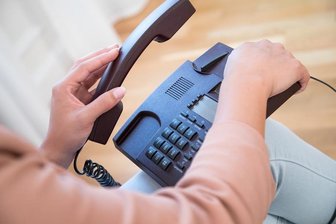 Telefon-Betrüger zocken Seniorin im Erzgebirge ab -