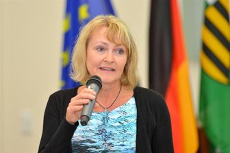 Telefonanbieter: Verlockendes Angebot entpuppt sich als Kostenfalle - Heike Teubner, Leiterin der Verbraucherzentrale in Auerbach, empfiehlt eindringlich, sich auch die Briefköpfe der Schreiben von Mobilfunkanbietern genau anzusehen.