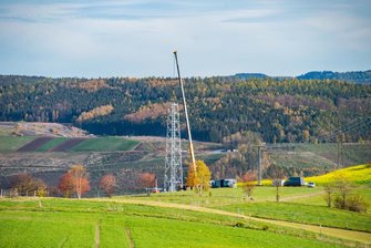 Telekom lässt 35 Meter hohen Mobilfunkmast in Wildbach errichten -