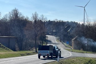 Tempo 30 auf viel genutzter Straße nach Tschechien gefordert: Das sagt der Vogtlandkreis - Für die Ortsdurchfahrt Ebmath gibt es die Forderung:Tempo 30, wenn hier Umleitungsverkehr durchrollt.