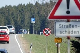 Tempo-50-Ende auf Bundesstraße 174 in Sicht - Tempolimit wegen Fahrbahnschäden auf der B 174.
