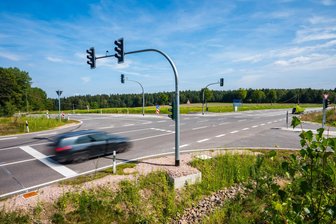 Tempo-50-Schild an B 93 im Erzgebirge plötzlich verschwunden: Was hat es damit auf sich? - Blick auf die Kreuzung von B 93 und Autobahnzubringer Schneeberg auf der Weißbacher Kuppe.