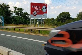 Tempo-60-Schild jetzt verrückt - Das Verkehrszeichen, das auf der Autobahn A72 kurz nach der Auffahrt Chemnitz-Süd in Richtung Rottluff bei Autofahrern für Irritationen gesorgt hatte, ist kurzfristig verrückt worden.