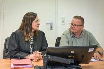 Tempo-Ärger nach Brandalarm – Feuerwehrmann vor Gericht - An einer Baustelle wurde der Feuerwehrmann im Einsatz geblitzt - nun wird der Fall vor Gericht verhandelt.