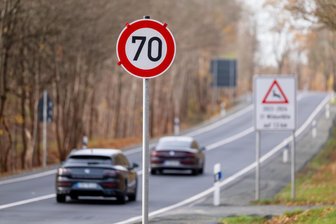 Tempolimit auf B 173 zwischen der A 72 und Ortseingang Plauen: Was ist der Grund? - Auf der B 173 zwischen der A 72 und Stadtgebiet Plauen gilt derzeit Tempo 70.