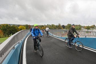 Tempolimit, rechts vor links und was ist mit Fußgängern? - Welche Verkehrsregeln auf dem Chemnitzer Premium-Radweg gelten - Beidseitige Benutzung in eine Richtung ist nur bei offiziellen Anlässen erlaubt, ansonsten gilt auf Radwegen Rechtsfahrgebot.