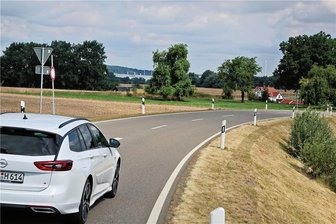 Tempolimit zwischen Erlau und Neugepülzig kommt - Die Landstraße bei Agraset soll sicherer werden. Daher gilt dort bald ein Tempolimit. Hier ein Symbolfoto einer Straße. 