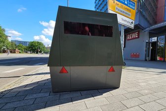 Temporäre Tempo-30-Zone zum Kosmos: An dieser Stelle wird am Samstag geblitzt - Vor dem Kosmos kündigt die Stadt an, wo am Samstag eine temporäre 30er-Zone sein soll.