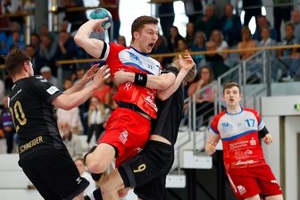 Temporeiche Begegnung endet remis - Sebastian Poppitz (am Ball) war am Samstag mit sieben Treffern bester Feldtorschütze des HC Glauchau/Meerane.