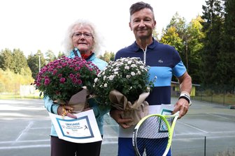Tennis: Elsteraner gewinnt zum siebenten Mal in Folge die Adorfer Stadtmeisterschaft - Die beiden Adorfer Tennis-Stadtmeister 2025, Doris Pötzsch und Steffen Lachmann.