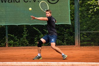 Tennis-Krimi diesmal ohne Happy End: Sachsen verpassen in Franken den dritten Coup - Milan Fiala hat nach drei Spieltagen noch kein Match verloren.