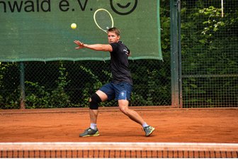 Tennis-Team spielt sich aufs Treppchen und krönt überragende Saison - Starke Saison: Milan Fiala hat mit 5:2 Siegen in den Einzeln sowie 4:2-Doppelerfolgen die beste Bilanz bei der SG Freiberg/Chemnitz aufzuweisen.