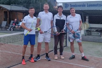 Tennisspieler des TSV Oelsnitz dürfen sich Sachsenpokalsieger nennen - Die siegreichen Oelsnitzer, von links Steffen Lachmann, Sebastian Stange, Marcel Fischer und Jens-Uwe Affeldt.