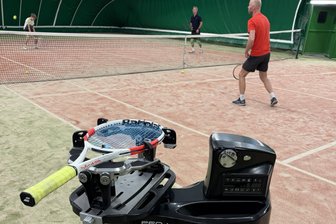 Tennisverein aus dem Erzgebirge setzt auf neue Technik - Das ist die neue Besaitungsmaschine des Olbernhauer TC.