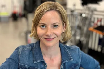Teresa Weißbach über den Erzgebirgskrimi: „Der Osten ist in der Fernsehlandschaft unterbelichtet“ - Schauspielerin Teresa Weißbach (43) steht im Moment für den zwölften Teil des Erzgebirgskrimis in Chemnitz vor der Kamera.