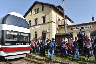 Termin für Eisenbahnfans: Auf der Zellwaldbahn rollt „Alma“ am 26. Oktober zwischen Freiberg und Großvoigtsberg - Gewimmel herrscht regelmäßig bei Sonderfahrten auf der Zellwaldbahn, hier zur Oster-Aktion in diesem Jahr.