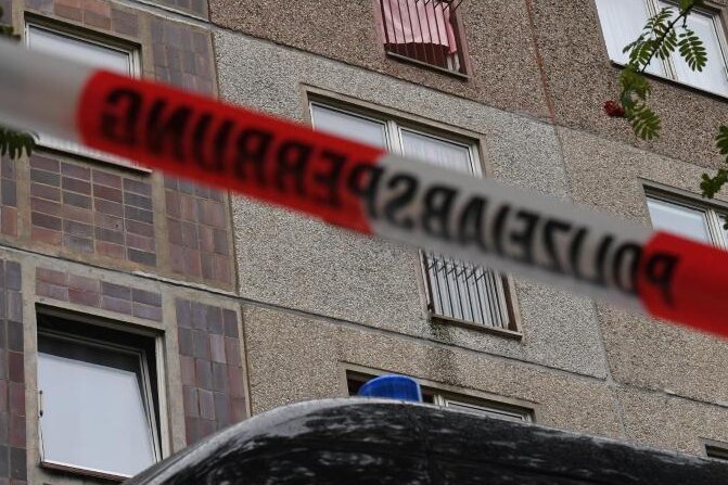 Terrorverdächtiger von Chemnitz hatte Kontakte zum IS - Die Polizei fasste den 22-jährigen Syrer in der Wohnung eines Landsmanns.