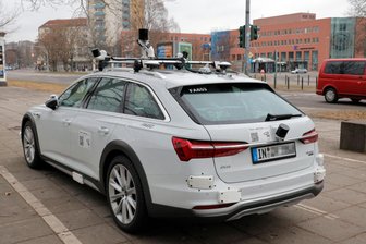 Test-Autos für autonomes Fahren machen Fahrprüfung in Chemnitz - An dem Audi A6 der Automated Driving Alliance sind mehrere Sensoren verbaut.