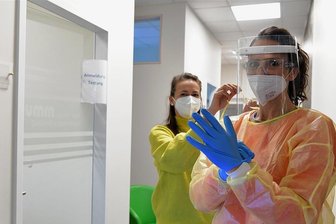 Testpflicht für Krankenhaus-Besucher in Mittelsachsen: Von der Klinik ins Testzentrum und wieder zurück - Im Fitness-Studio Mumm in Freiberg ist ein Testzentrum für Schnelltests eingerichtet. Das ist das zum Krankenhaus Freiberg nächstgelegene Testzentrum. 