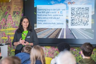 Testsieger: Erzgebirger bieten Deutschlands beste Stellenbörse - Peggy Kreller ist stolz auf die jüngste Auszeichnung für ihr Team. Hier spricht die Geschäftsführerin der Wirtschaftsförderung Erzgebirge auf der Ausbildungsmesse Makerz.