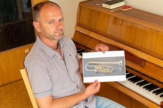 Teure Trompete aus Kirche gestohlen - Diese teure Trompete wurde dem Sohn von Steffen Fohlert (Foto) aus der Kirche am Auerbacher Neumarkt gestohlen.