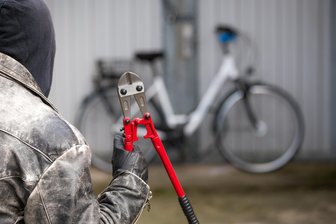 Teures E-Bike aus Oelsnitzer Mehrfamilienhaus entwendet - Diebe sind oft gut ausgerüstet, wenn sie Räder stehlen wollen.