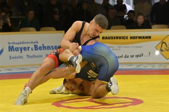 Thalheimer Coach dämpft die Erwartungen - Auf Dennis Aleksandryuk (links) müssen die Thalheimer im Limit bis 75 Kilo ab sofort verzichten – der Freistiler geht künftig für Markneukirchen auf die Matte.