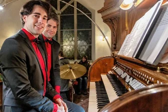 Thalheimer Kirchgemeinde feiert 100. Geburtstag mit reichlich Orgelmusik - Markus Kaufmann (hinten), Kantor der Leipziger Nikolaikirche, sowie Pascal Kaufmann, Kantor in Augustusburg, werden am 28. Januar in Thalheim das Eröffnungskonzert des Orgeljahres bestreiten.