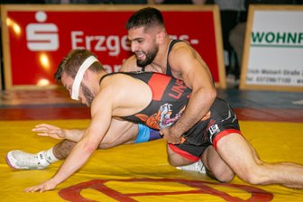 Thalheimer Regionalligaringer wollen in Leipzig ihren zweiten Tabellenplatz zementieren - Thalheims Florian Pohl (in Rot) – hier gegen den Gelenauer Hassan Ismail – wartet in der Rückrunde noch auf seinen ersten Sieg.
