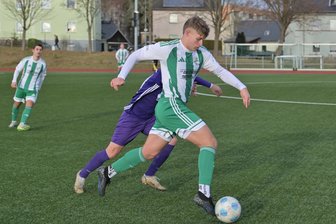 Thalheimer Sachsenliga-Fußballer gehen mit Arbeitssieg gegen Pirna in die Winterpause - Pascal Förster erzielte das Siegtor für Thalheim – allerdings nicht mit dem Fuß, sondern per Kopf.