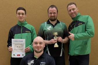 Thalheimer Tischtennisspieler gewinnen Erzgebirgspokal - Jannik Mittag, Stefan Lange, David Neuber und Frank Loose (v. l.) freuen sich über den Gewinn des Erzgebirgspokals im Tischtennis.
