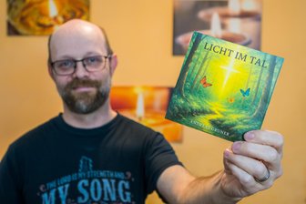 Thalheimer veröffentlicht erstes Album mithilfe künstlicher Intelligenz - Andreas Gruner aus Thalheim hat sein erstes eigenes Musikalbum veröffentlicht.