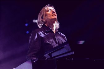 The Cure: Keyboarder Roger O’Donnell macht Blutkrebsdiagnose öffentlich - „Sehr seltene und aggressive Form“ - Roger O’Donnell bei seinem Live-Auftritt in Italien 2022. Der Keyboarder sprach offen bei Instagram über seine Krankheit.