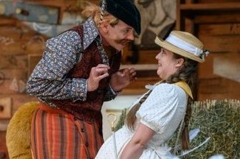 Theater: Auftakt unter freiem Himmel - Martin Esser und Marta Gušniowska spielten 2020 in "Gans, du hast mein Herz gestohlen!" auf der Küchwaldbühne. 