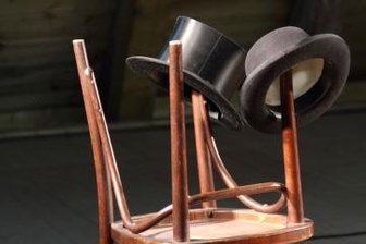 Theater bleibt bis auf weiteres geschlossen - Im Schlosstheater Augustusburg sind die Stühle hochgestellt.
