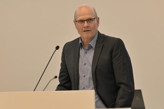 Theater-Debatte im Zwickauer Stadtrat: Populismus-Vorwürfe gegen BSW und Freie Sachsen - BSW-Fraktionschef Bernd Rudolph macht Aufrüstung für das Fehlen öffentlicher Gelder fürs Theater verantwortlich.