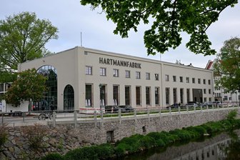 Theater der Welt Chemnitz: Autorin Sofia Andruchowytsch im Gespräch - In der Hartmannfabrik spricht Sofia Andruchowytsch über ihre Romantrilogie, die bald als Theaterstück zu sehen ist.