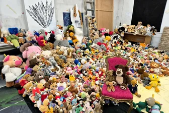 Theater im Erzgebirge stoppt Plüschtier-Spendenaktion - Bei der Spendenaktion sind Plüschtiere aus ganz Deutschland im Annaberger Theaterfundus gelandet.