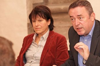 Theater Plauen-Zwickau muss mit weniger Geld auskommen - Die beiden Oberbürgermeister von Zwickau und Plauen, Pia Findeiß und Ralf Oberdorfer, haben vor Journalisten die Pläne zur finanziellen Absicherung der Theaterehe Plauen-Zwickau bis zum Jahr 2020 vorgestellt.