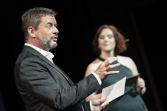 Theater Plauen-Zwickau sucht Kellner und Gondoliere - Dirk Löschner führt bei „Hoffmanns Erzählungen“ Regie. Es werden männliche Statisten dafür gesucht.