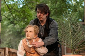 Theater sagt Vorstellung ab - Szene aus dem Stück "Die Vermessung der Welt" vom Figurentheater Chemnitz.