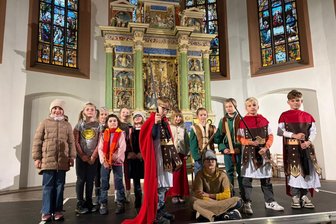 Theater und Umzug: Kinder gestalten Martinstag in Stadtkirche Penig - 15 Kinder der Christenlehre führen am 11.11. ein Martinsstück in der Stadtkirche auf.