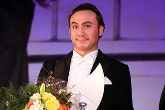 Theaterball: Tenor Jason Kim als Publikumsliebling gewürdigt -