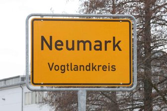 Theatergruppe führt in vogtländischem Ortsteil ein satirisches Märchenspiel auf - Im Neumarker Ortsteil ist Theaterspiel zu erleben.