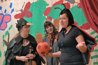 Theaterzauber und ein Pfad - Kita feiert Geburtstag - 