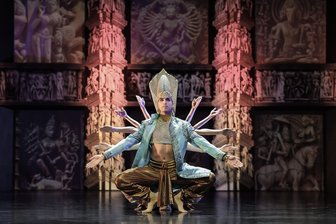 Theaterzukunft auf wackligen Beinen: Was die Plauener SPD/Initiative-Fraktion dagegen tun will - Spektakuläre Inszenierungen wie das Ballett „Ramadayana“ sollen nicht der Vergangenheit angehören.